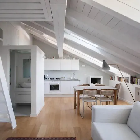 Charming Loft On The Navigli * Milan