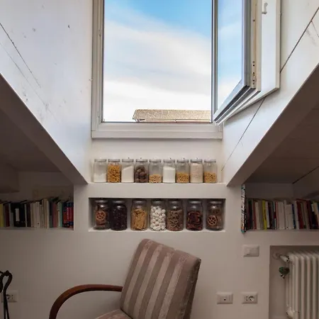 Charming Loft On The Navigli Mediolan