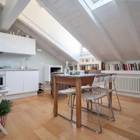Charming Loft On The Navigli Daire